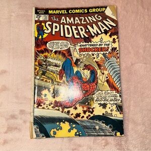 ✨4 for $20✨ Spider-man #152 Shattered by the Shocker 1975 comic book